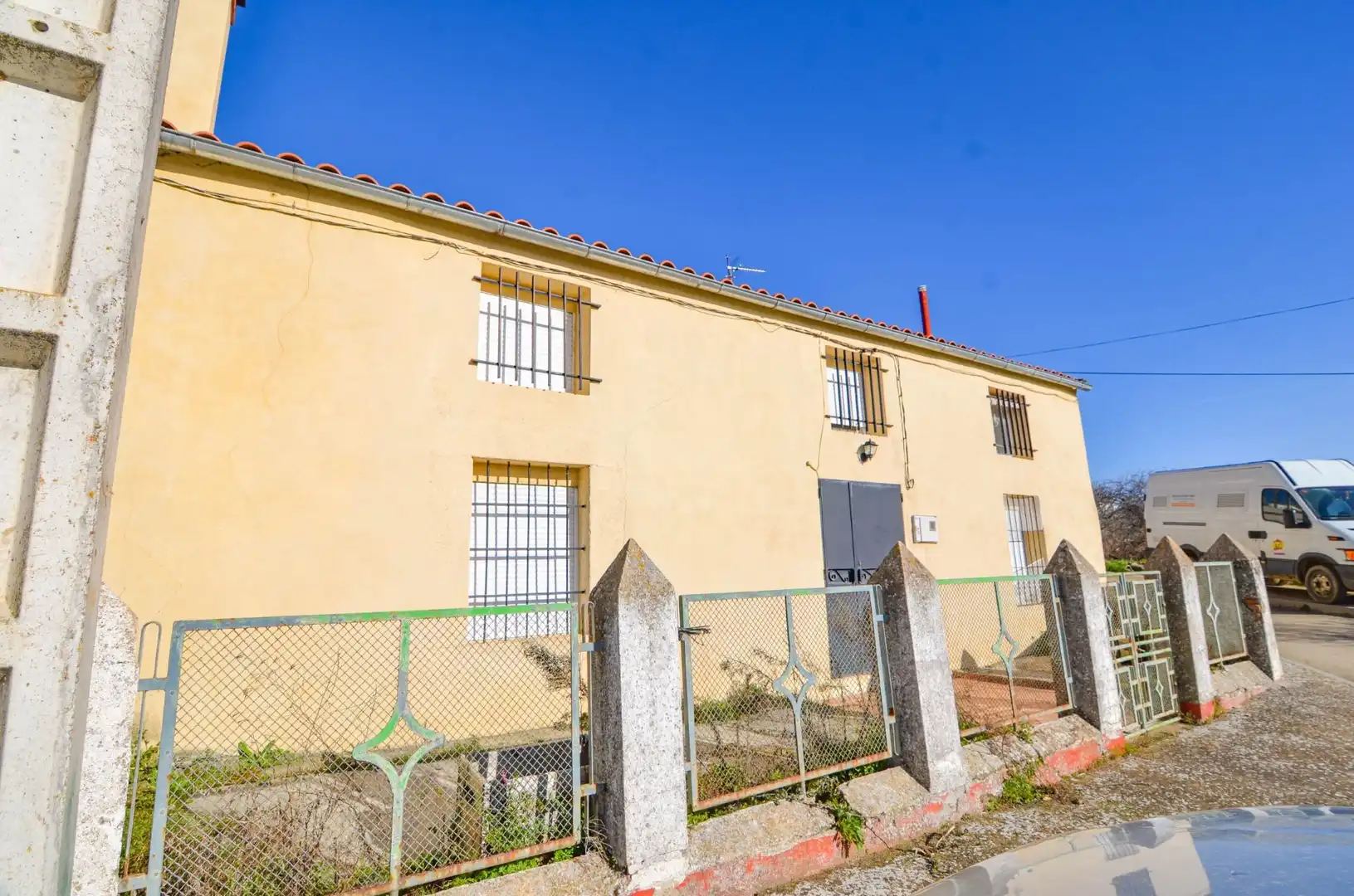 Houses for sale in Frades de la Sierra