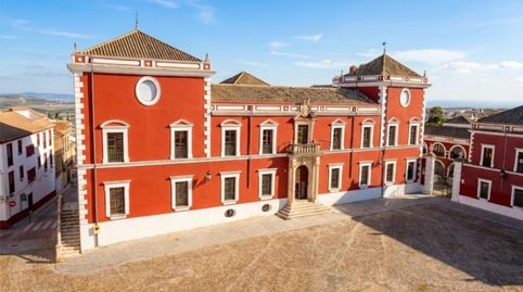 D. Edificio histórico en Plaza de Armas  Fernán Núñez Córdoba  1.220 m2  Oportunidad única