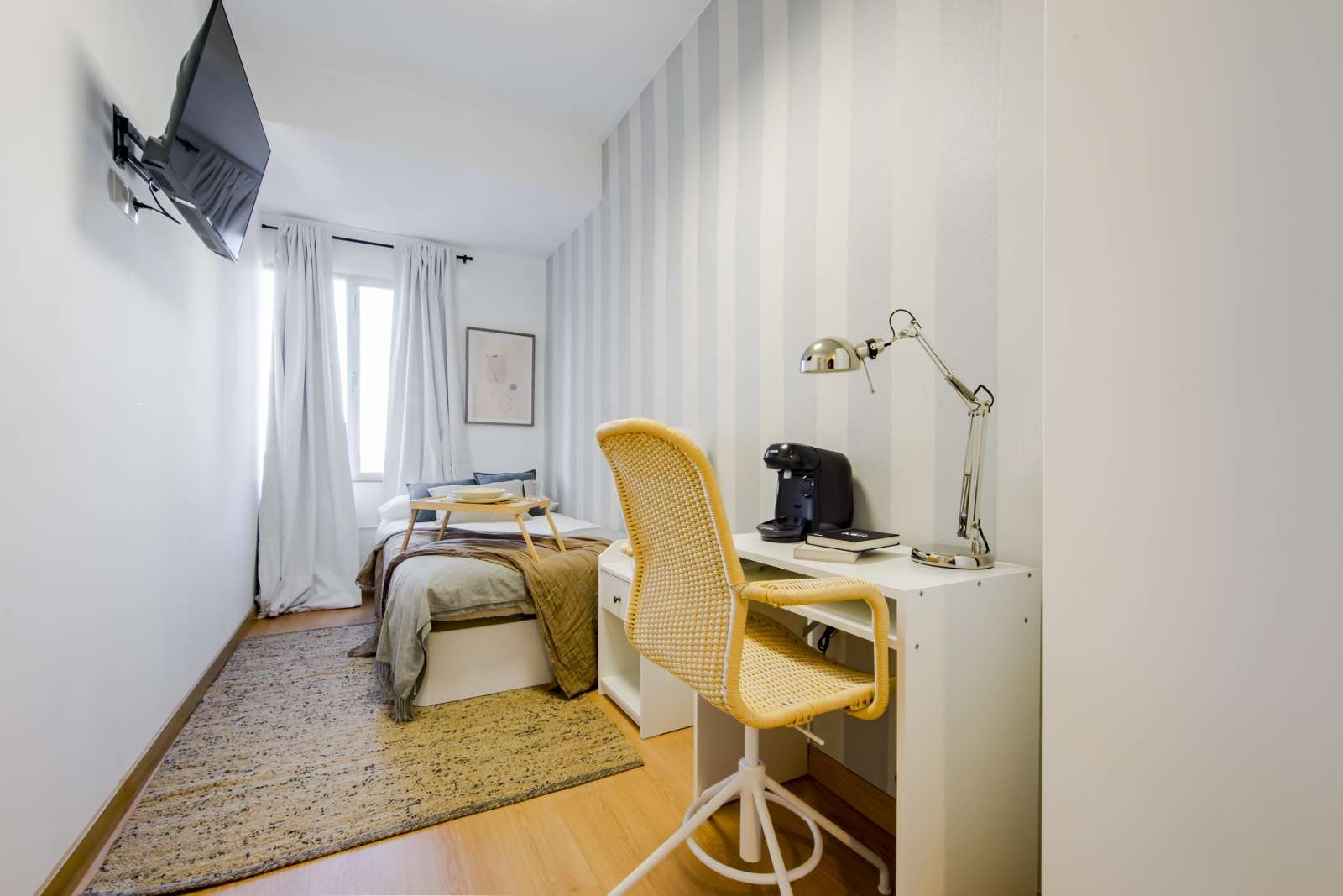 Bedroom of Flat to share in  Madrid Capital  with Air Conditioner, Terrace and Furnished