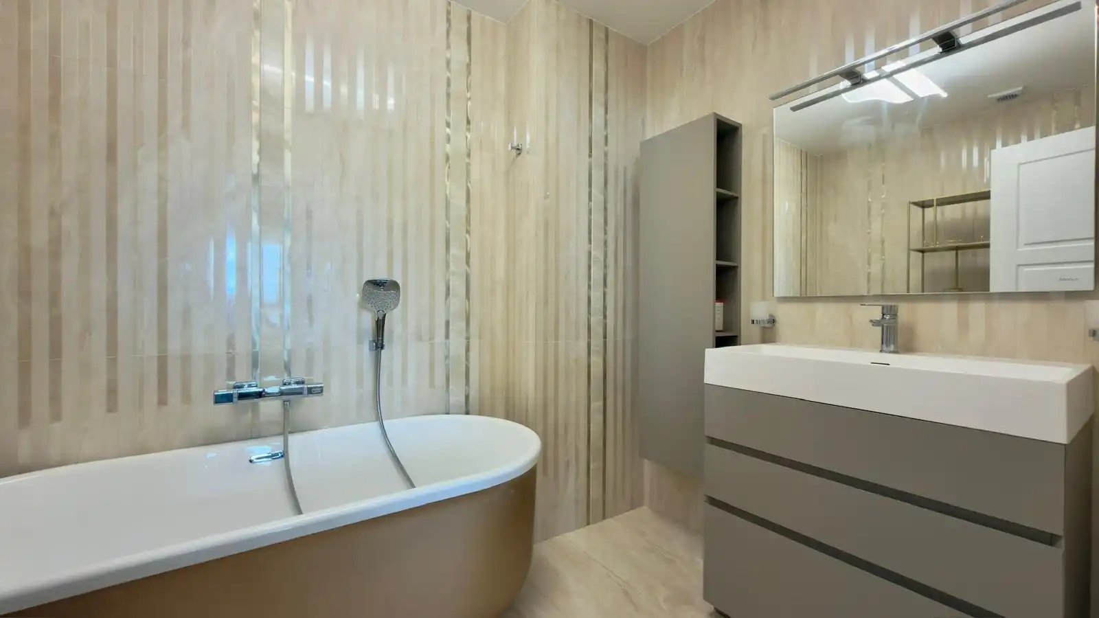 Badezimmer von Dachboden zum Verkauf in Villajoyosa / La Vila Joiosa mit Klimaanlage, Privatgarten und Terrasse