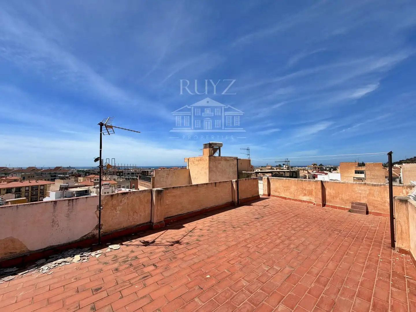 Außenansicht von Haus oder Chalet zum Verkauf in Motril mit Terrasse und Balkon