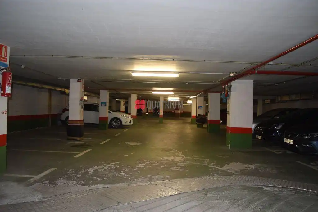 Parking de Local en venta en Santiago de Compostela 