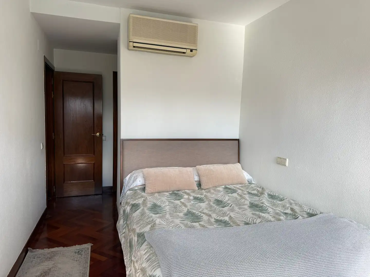 Bedroom of Flat for rent in Madrid  with Air Conditioner, Private garden and Swimming Pool