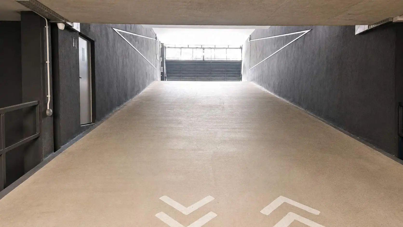 Parkplatz von Wohnung zur Miete in Badalona mit Klimaanlage, Terrasse und Möbliert