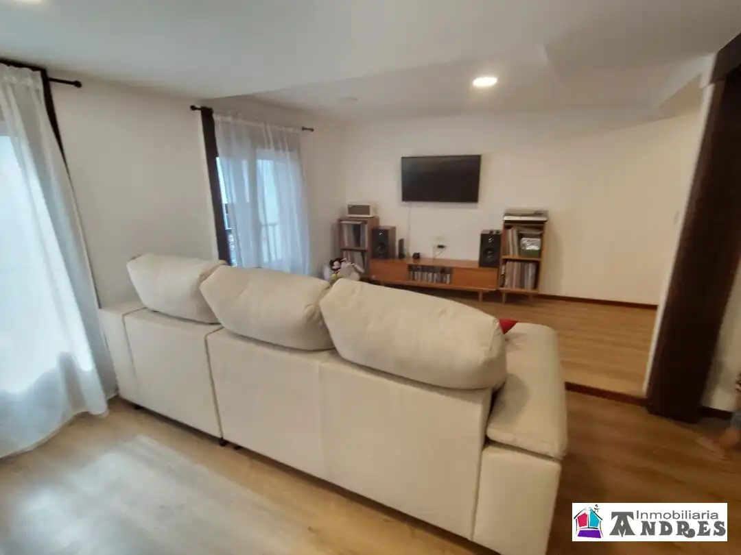 Sala de estar de Dúplex en venta en Bermeo con Calefacción, Jardín privado y Parquet