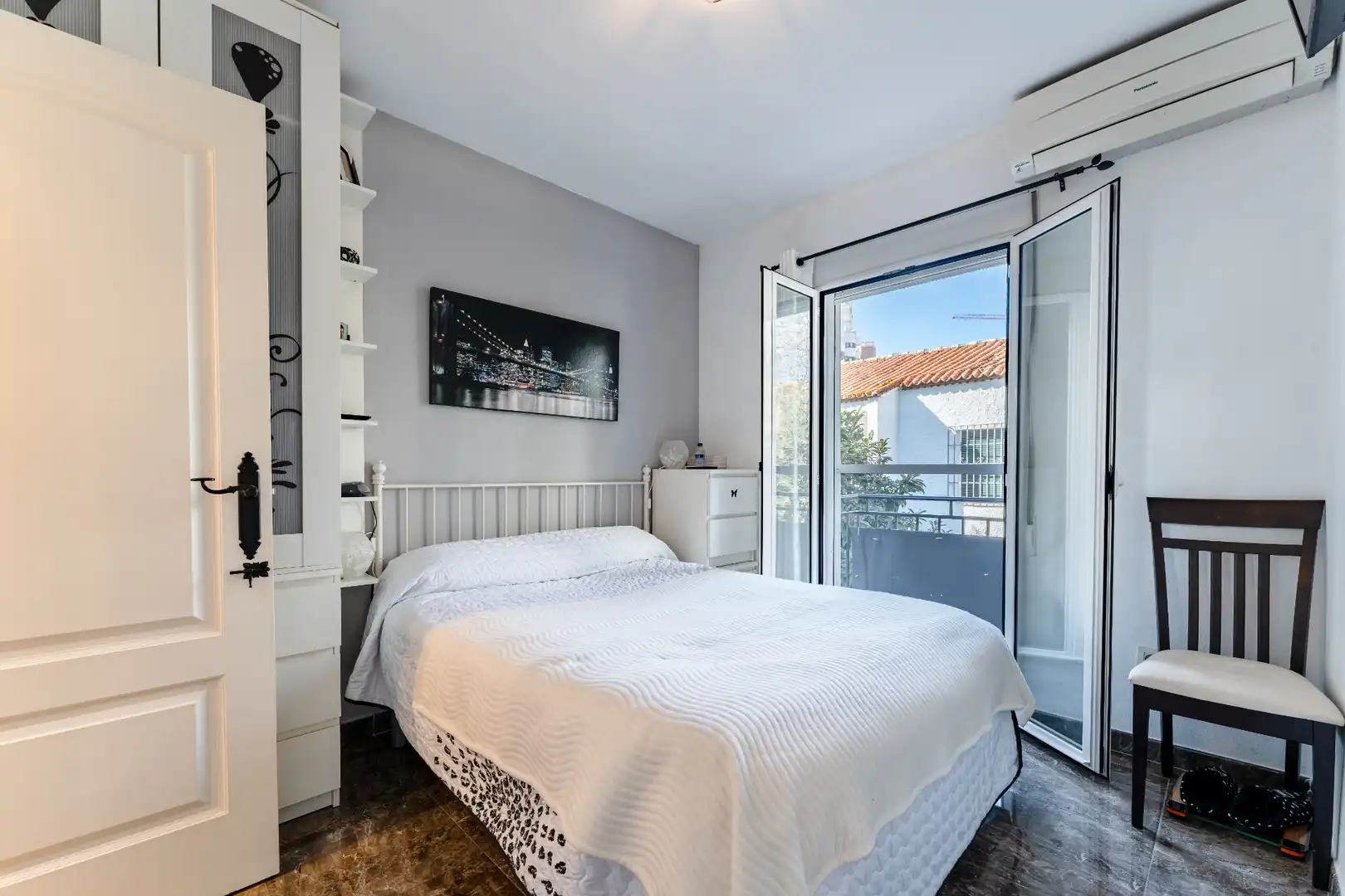Dormitori de Casa adosada en venda en Torremolinos amb Aire condicionat, Terrassa i Moblat
