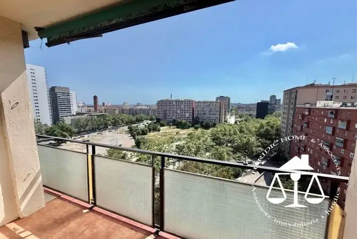 Vista exterior de Pis en venda en Barcelona amb Terrassa