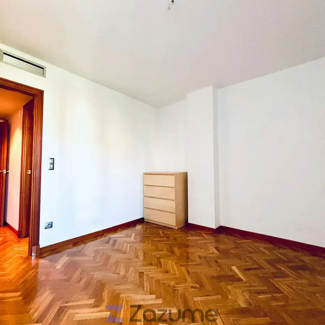 Habitación de Apartamento de alquiler en Zaragoza con Aire acondicionado, Calefacción y Parquet