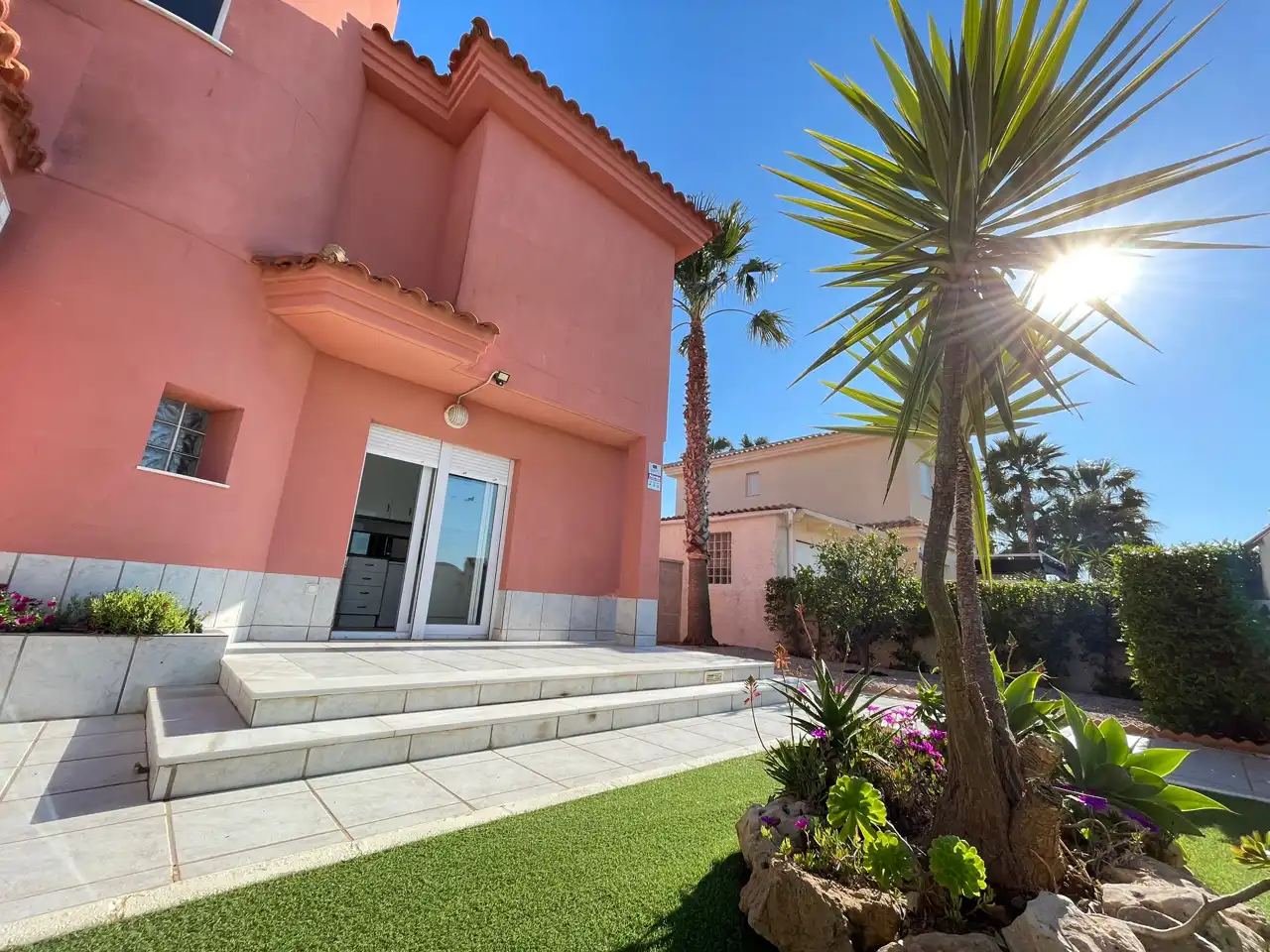 Vista exterior de Casa o chalet en venta en La Manga del Mar Menor con Aire acondicionado, Calefacción y Jardín privado