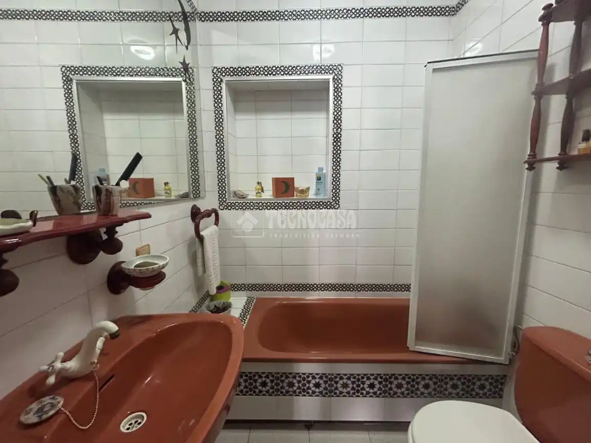 Baño de Casa adosada en venta en Huelva con Aire acondicionado