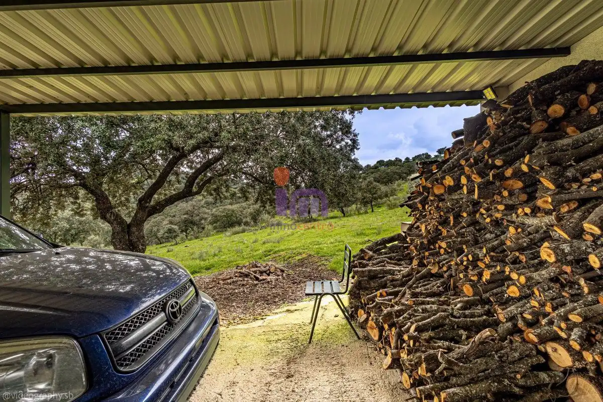 Parking de Finca rústica en venta en San Lorenzo de Calatrava
