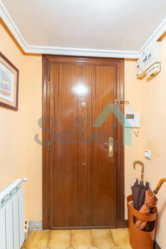 Pis en venda en Oviedo  amb Calefacció, Parquet i Traster