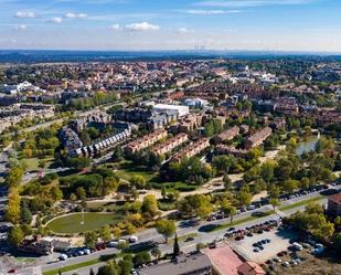 Vista exterior de Casa o xalet de lloguer en Las Rozas de Madrid amb Aire condicionat, Calefacció i Jardí privat