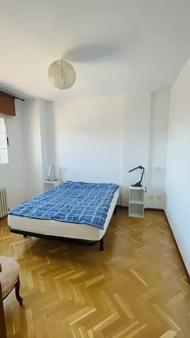 Dormitori de Casa o xalet en venda en Valladolid amb Parquet, Traster i Moblat