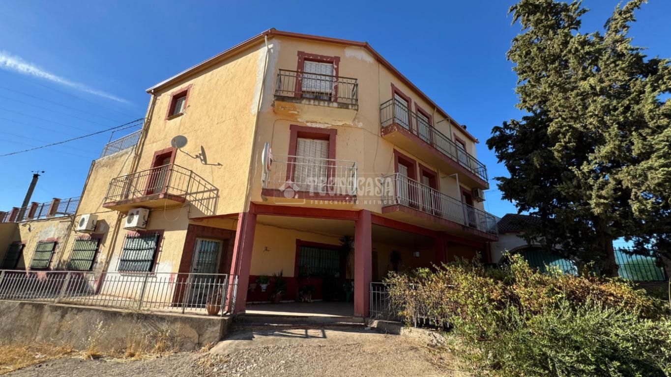 Exterior view of Single-family semi-detached for sale in Linares