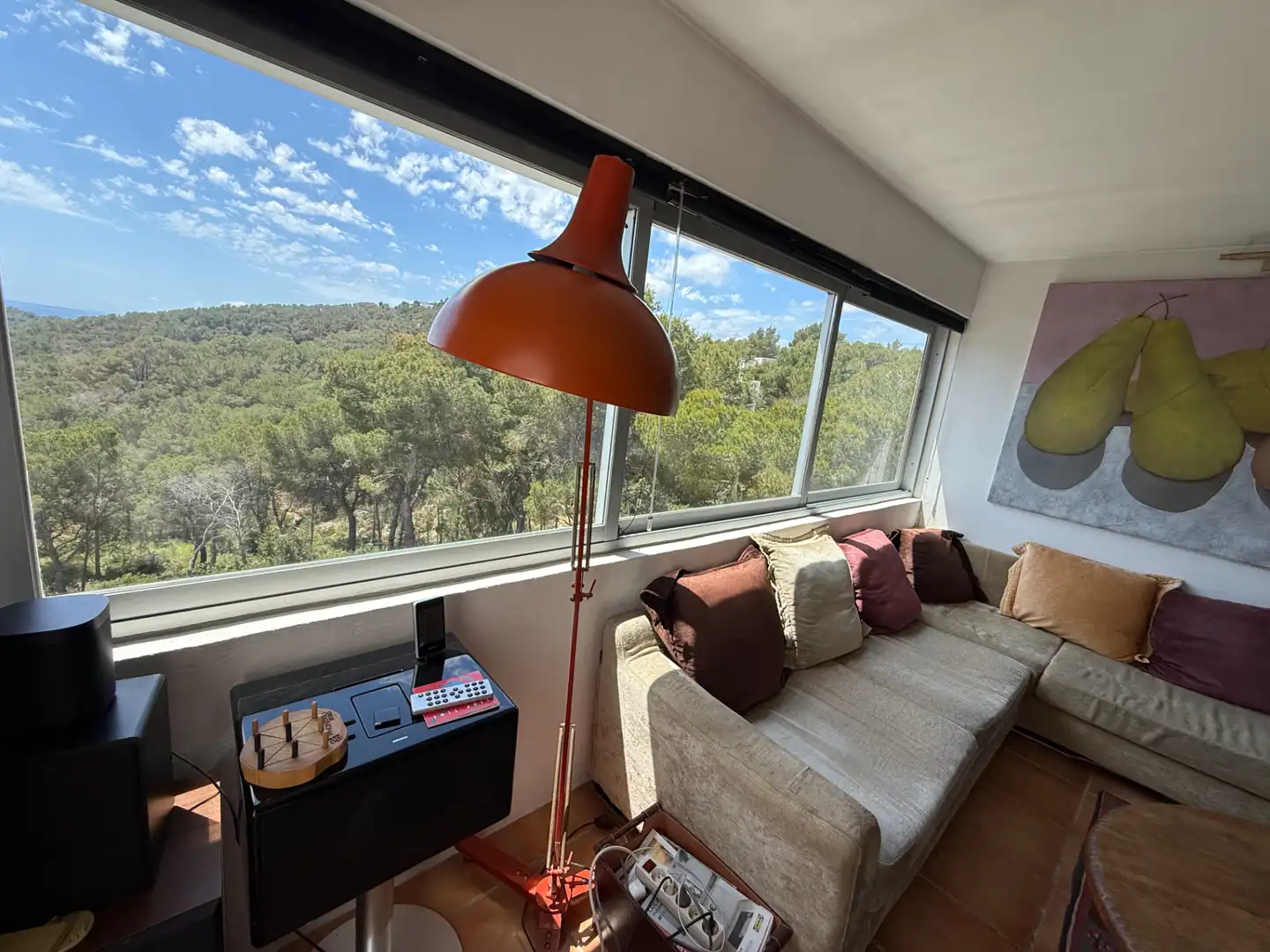 Wohnzimmer von Dachboden zum Verkauf in Santa Eulària des Riu mit Klimaanlage, Heizung und Terrasse