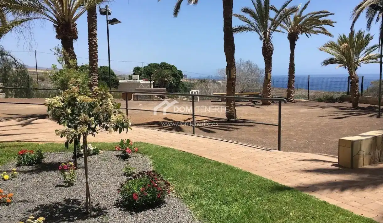 Vista exterior de Piso en venta en Adeje con Terraza, Piscina y Amueblado