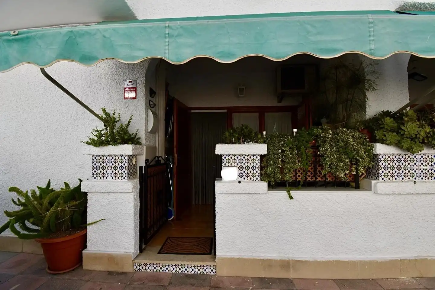 Erdgeschoss zum Verkauf in Santa Pola mit Klimaanlage, Terrasse und Möbliert
