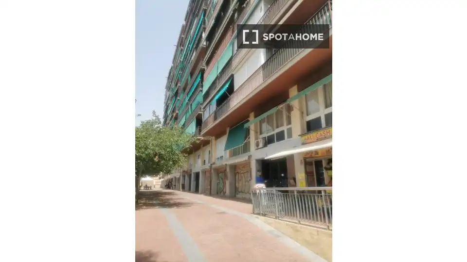 Außenansicht von Wohnung zur Miete in L'Hospitalet de Llobregat mit Klimaanlage, Heizung und Möbliert
