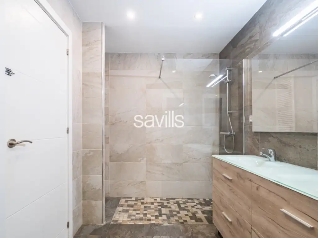 Baño de Apartamento en venta en Barcelona con Aire acondicionado, Horno y Balcón