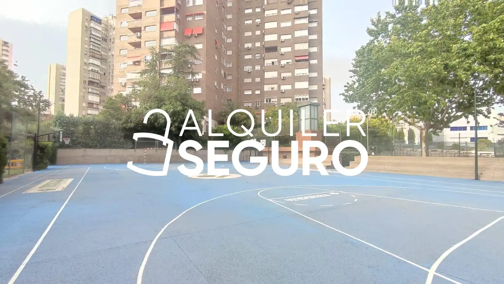 Vista exterior de Piso de alquiler en Madrid con Aire acondicionado, Calefacción y Piscina