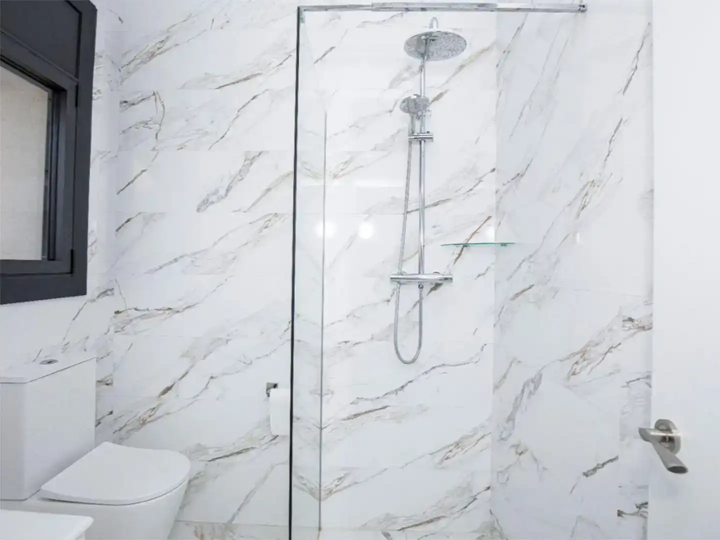 Bathroom of Houses for sale in Empuriabrava  with Air Conditioner, Swimming Pool and Balcony