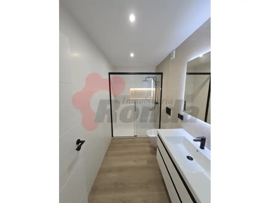 Bathroom of Duplexes for sale in Lugo