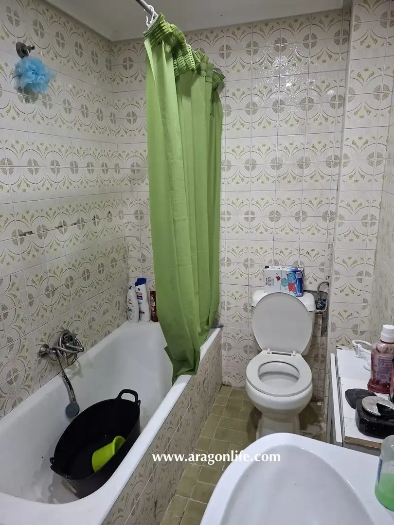 Baño de Piso en venta en Caspe con Calefacción, Terraza y Balcón