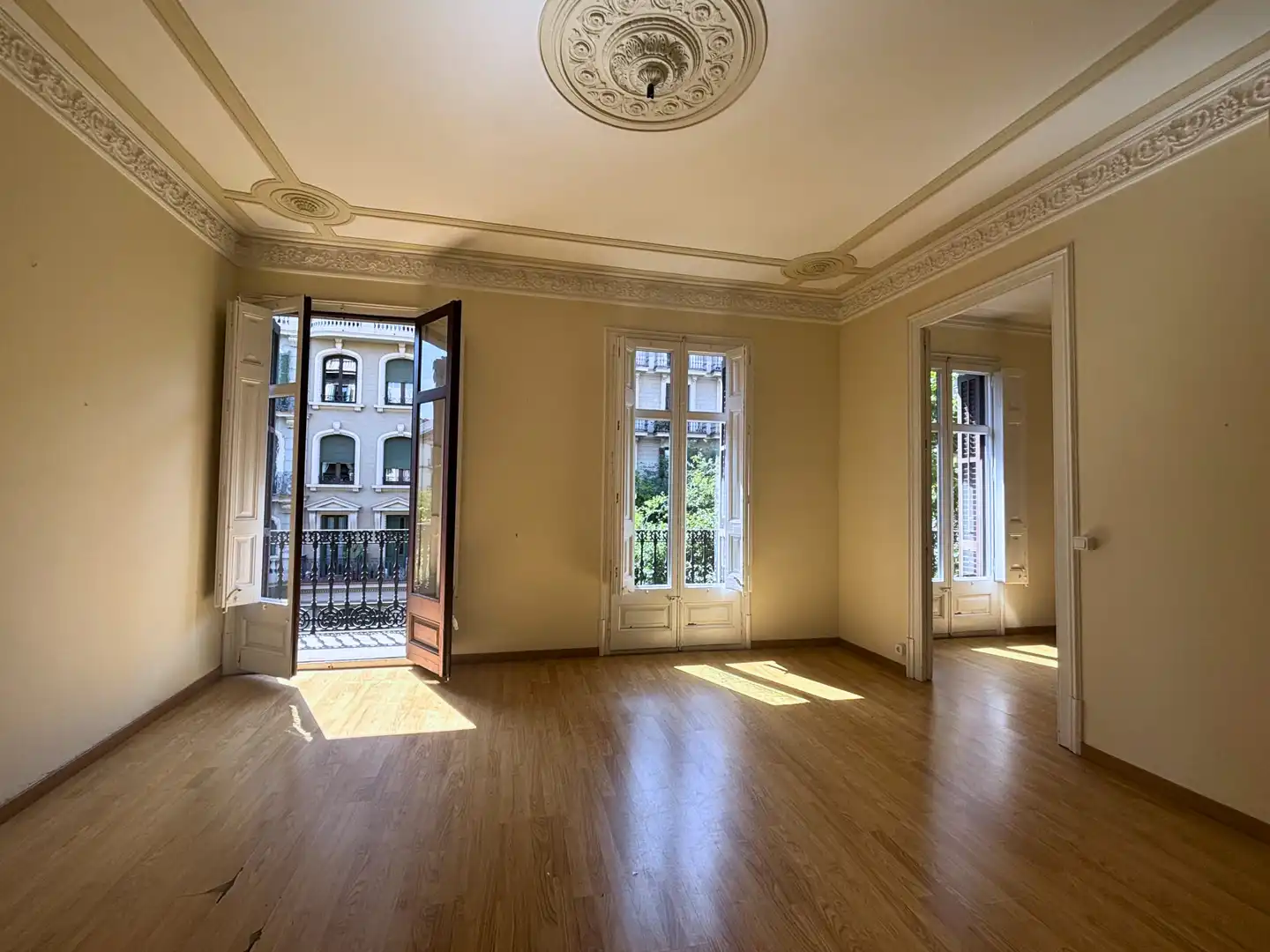 Office space with terrace to rent in Carrer de València 263, imagen 2