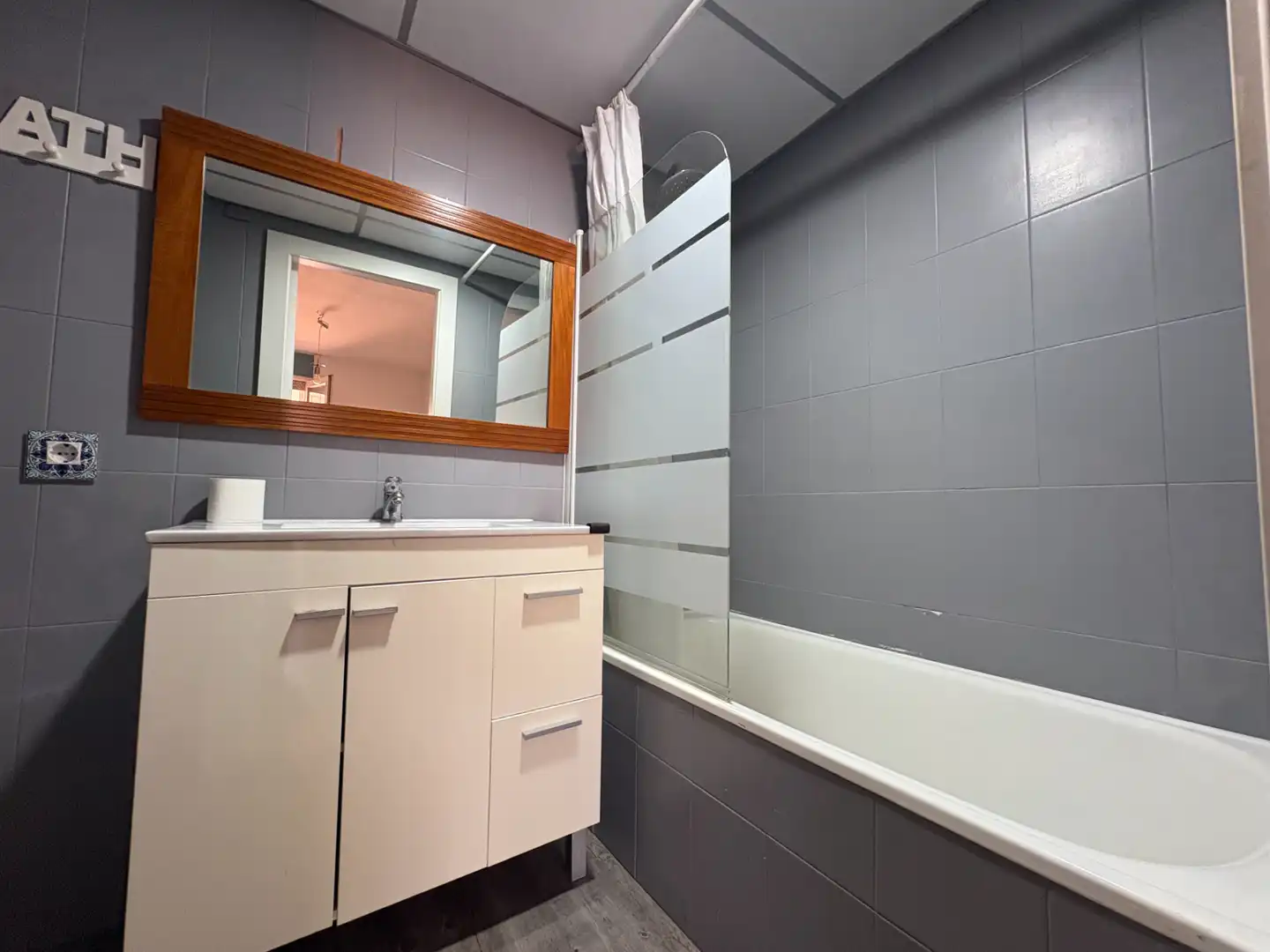 Bany de Apartament en venda en Roses amb Aire condicionat, Terrassa i Balcó