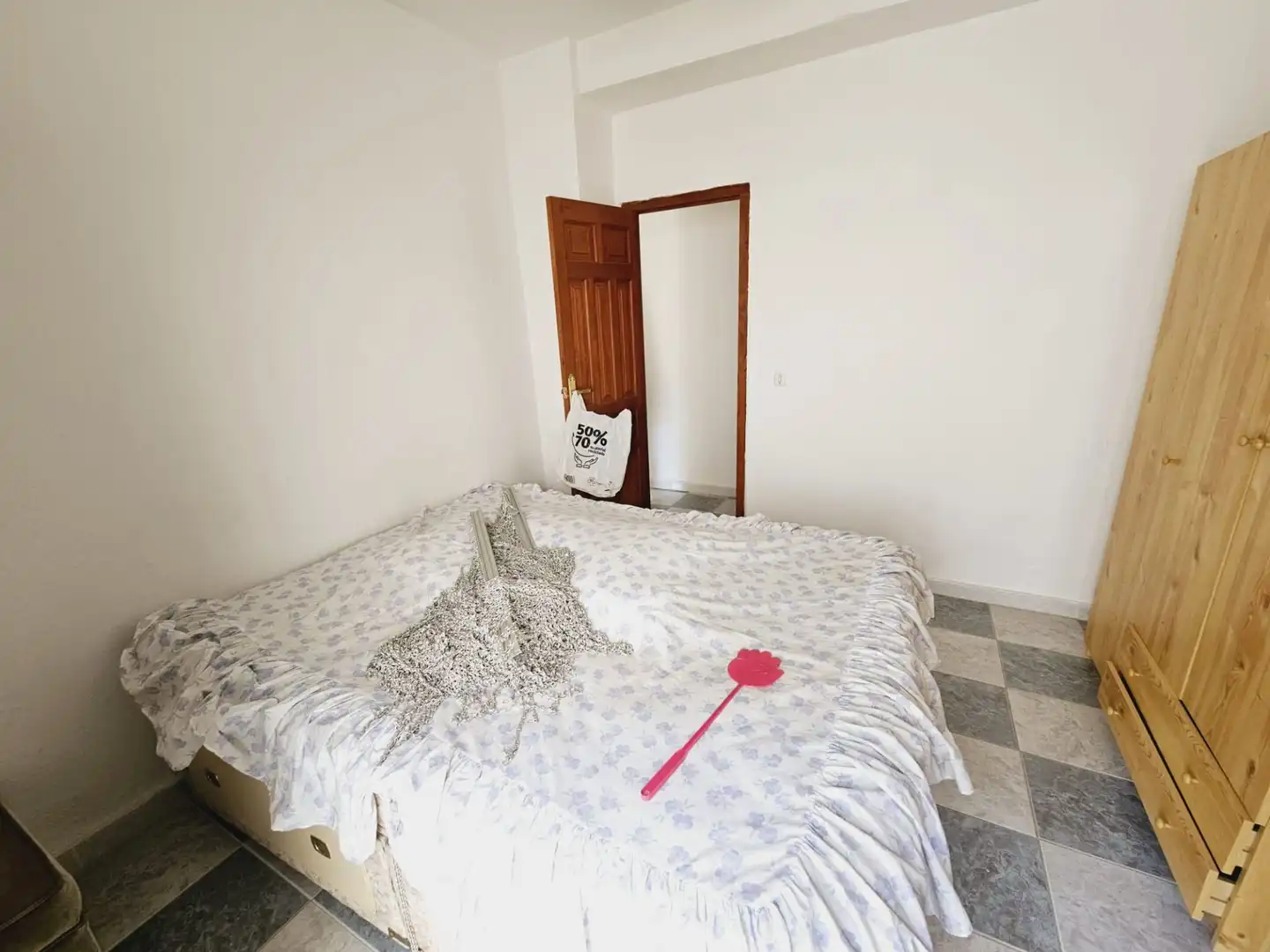 Schlafzimmer von Einfamilien-Reihenhaus zum Verkauf in Rubite mit Möbliert