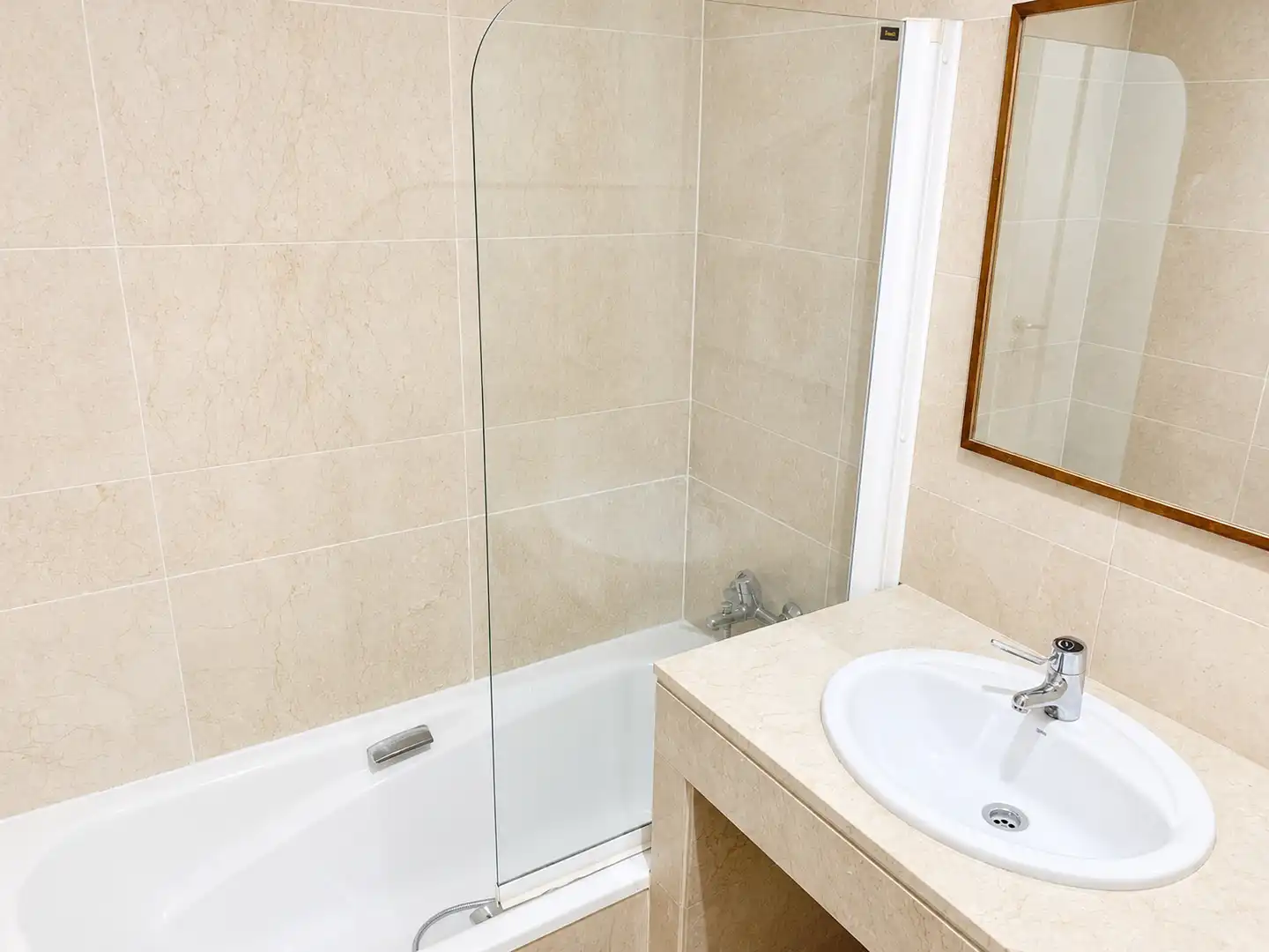 Baño de Piso de alquiler en Las Rozas de Madrid con Aire acondicionado, Calefacción y Terraza