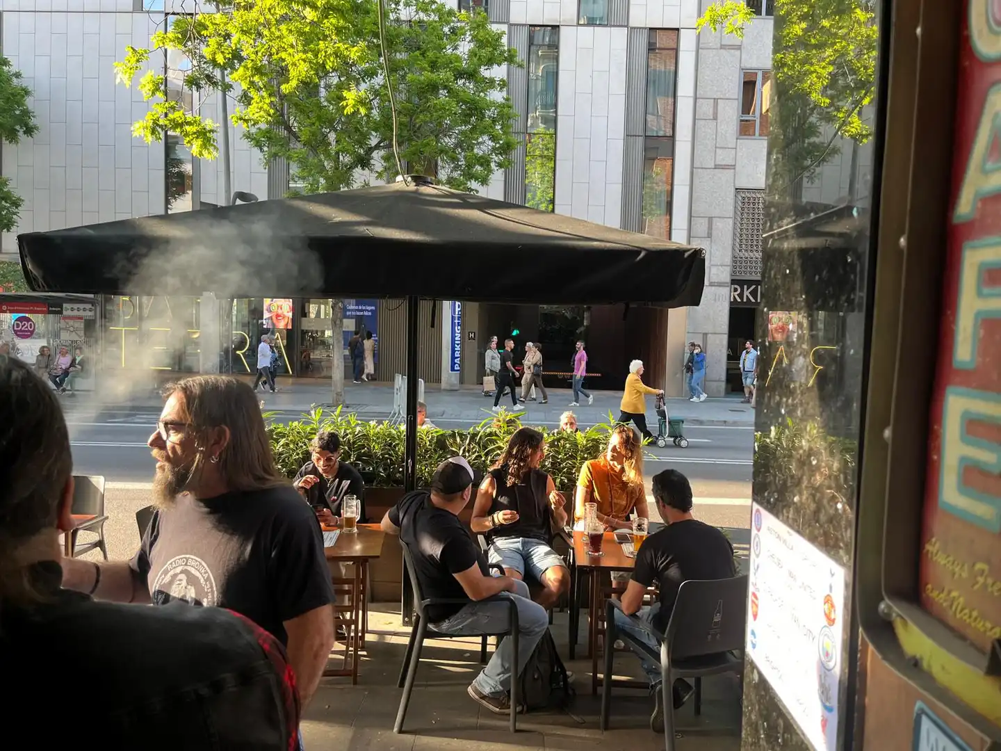 Vista exterior de Local en traspaso en Barcelona con Amueblado