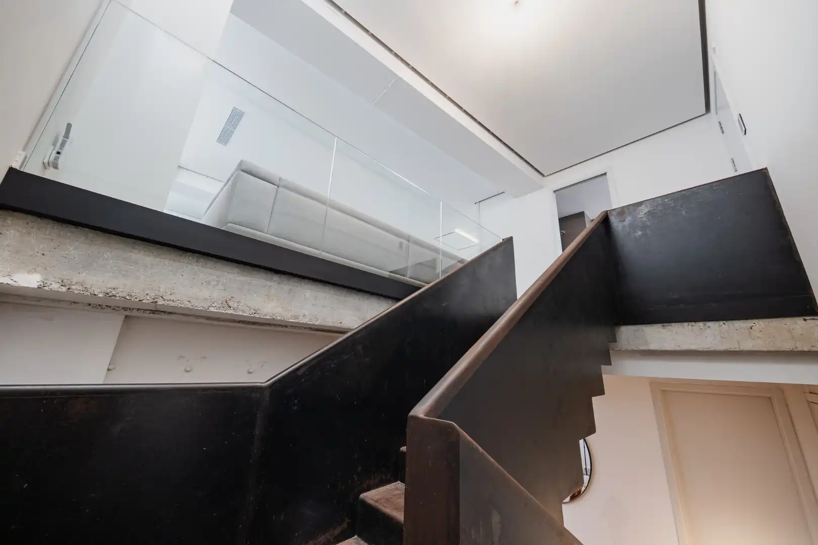 Maisonette zum Verkauf in Barcelona mit Klimaanlage, Heizung und Privatgarten