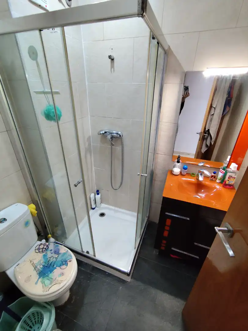 Badezimmer von Wohnung zum Verkauf in Vilanova del Camí mit Klimaanlage, Möbliert und Ofen