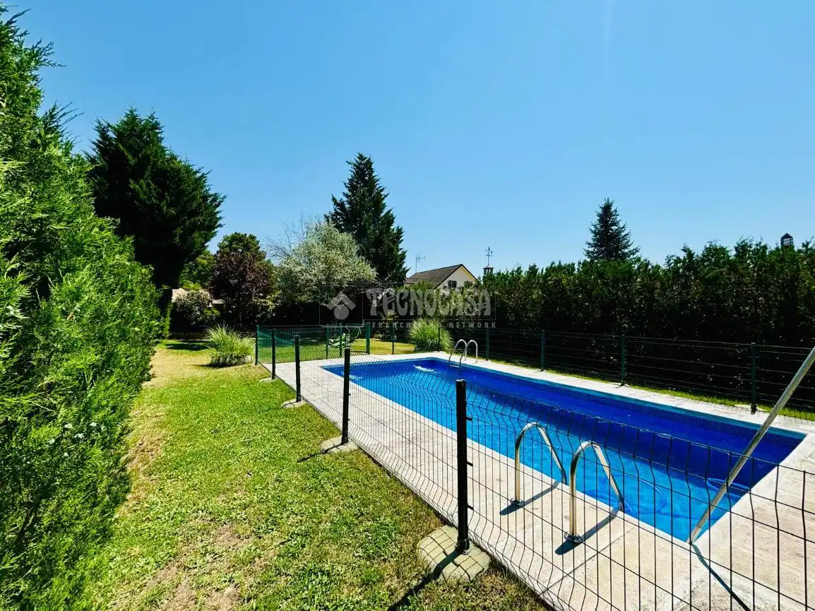 Piscina de Casa o chalet en venta en Boecillo con Jardín privado
