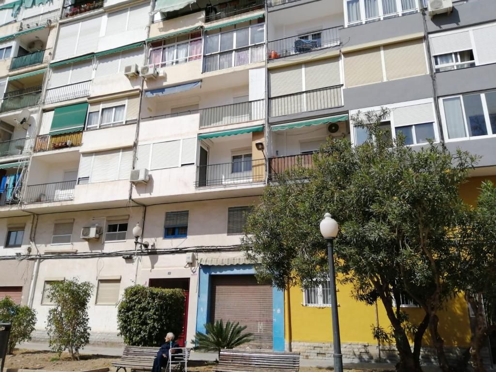 Local en venda a C/ Enrique Madrid , Pla de Bon Repós