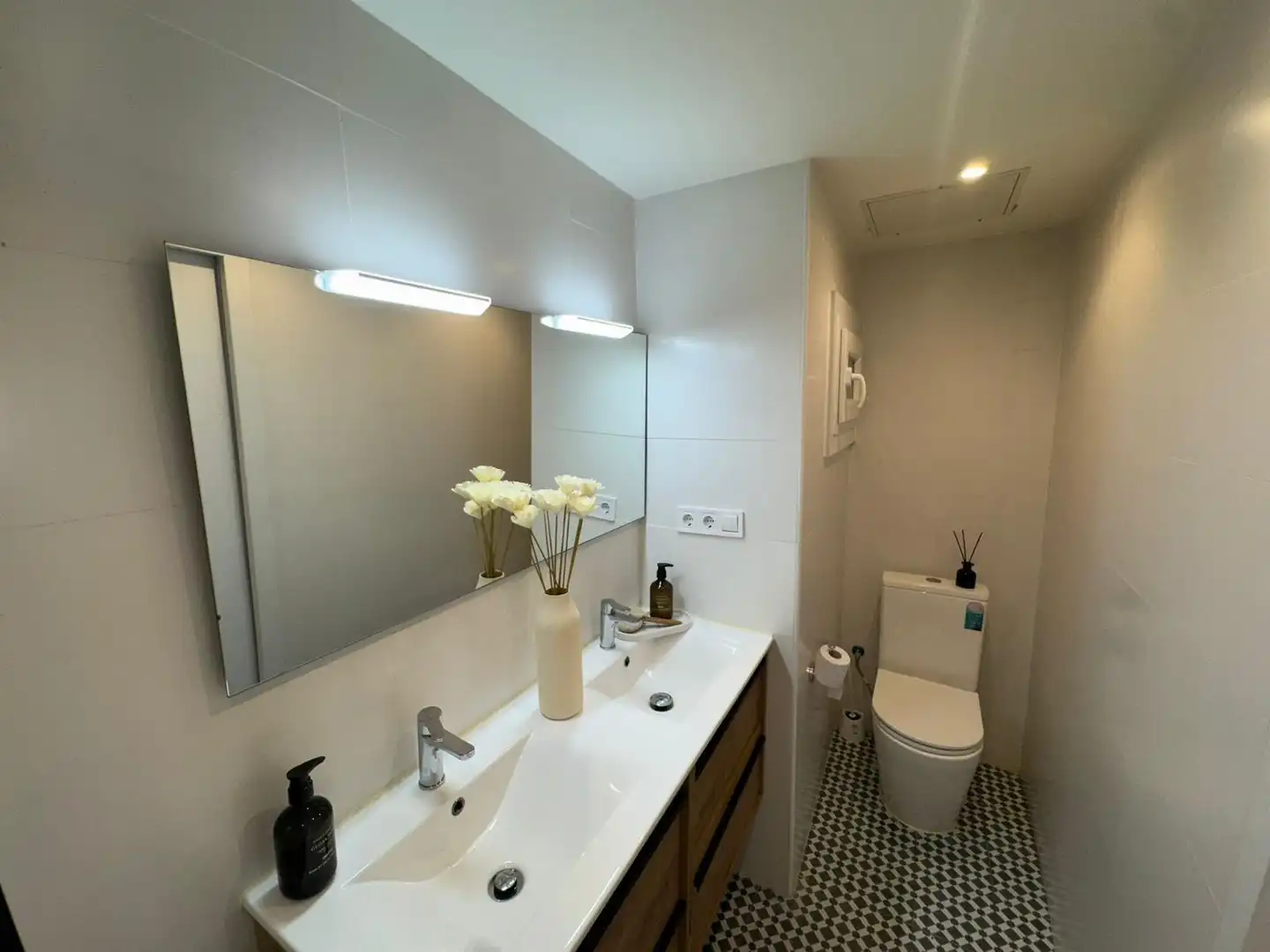 Badezimmer von Wohnung zur untervermieten in Madrid mit Klimaanlage, Heizung und Möbliert