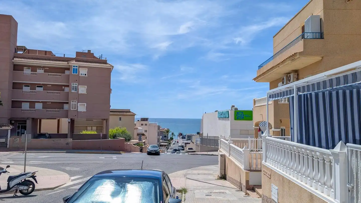 Vista exterior de Casa adosada en venta en Santa Pola con Terraza, Piscina y Amueblado