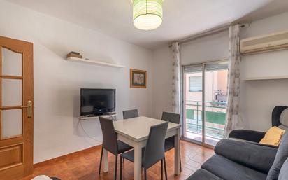 Living room of Flat for sale in  Granada Capital  with Air Conditioner and Balcony