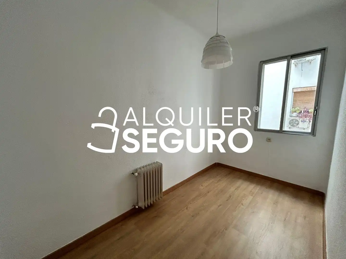 Bedroom of Flat for rent in Madrid  with Air Conditioner and Heating