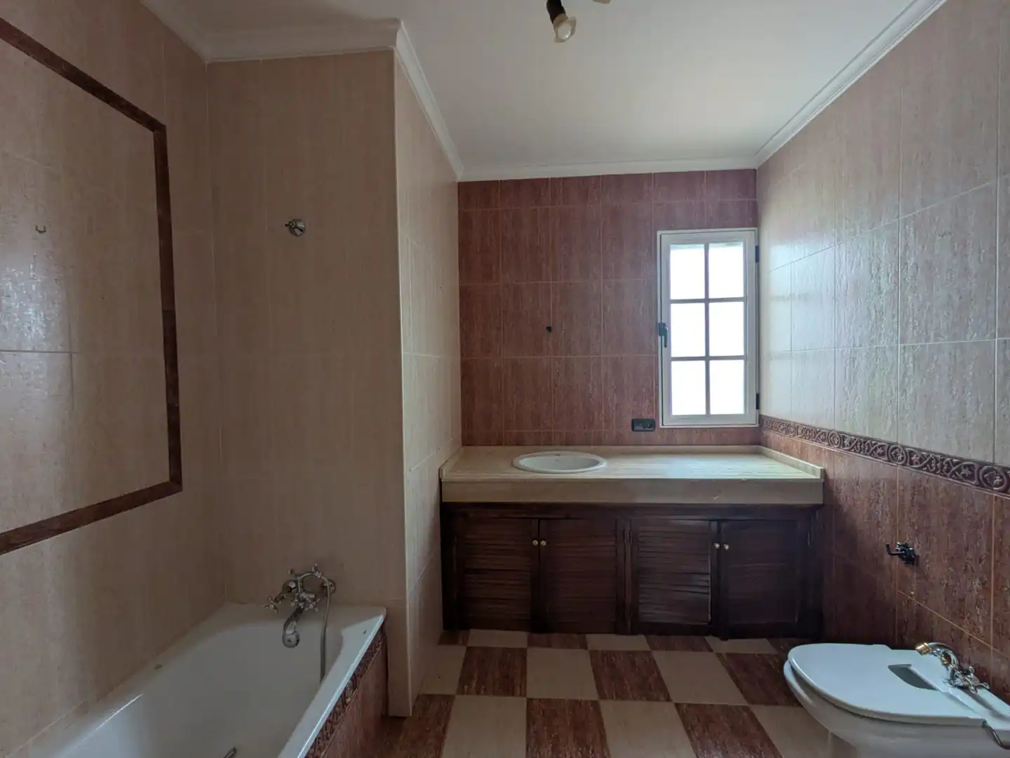 Baño de Piso en venta en Navas de San Juan con Calefacción, Terraza y Balcón