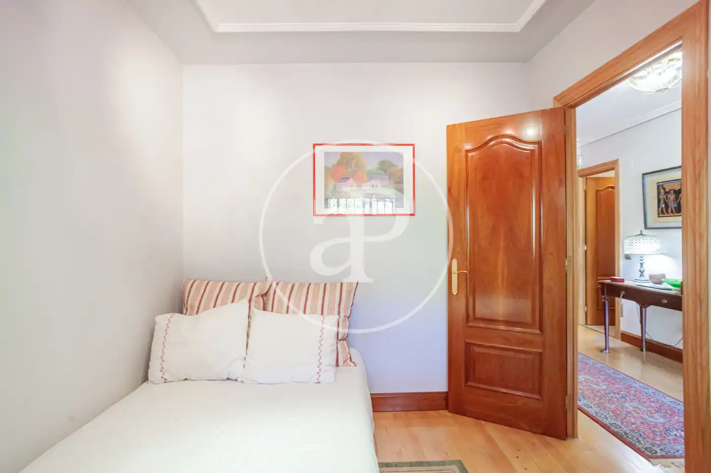 Dormitori de Casa adosada en venda en Madrid amb Aire condicionat, Calefacció i Jardí privat