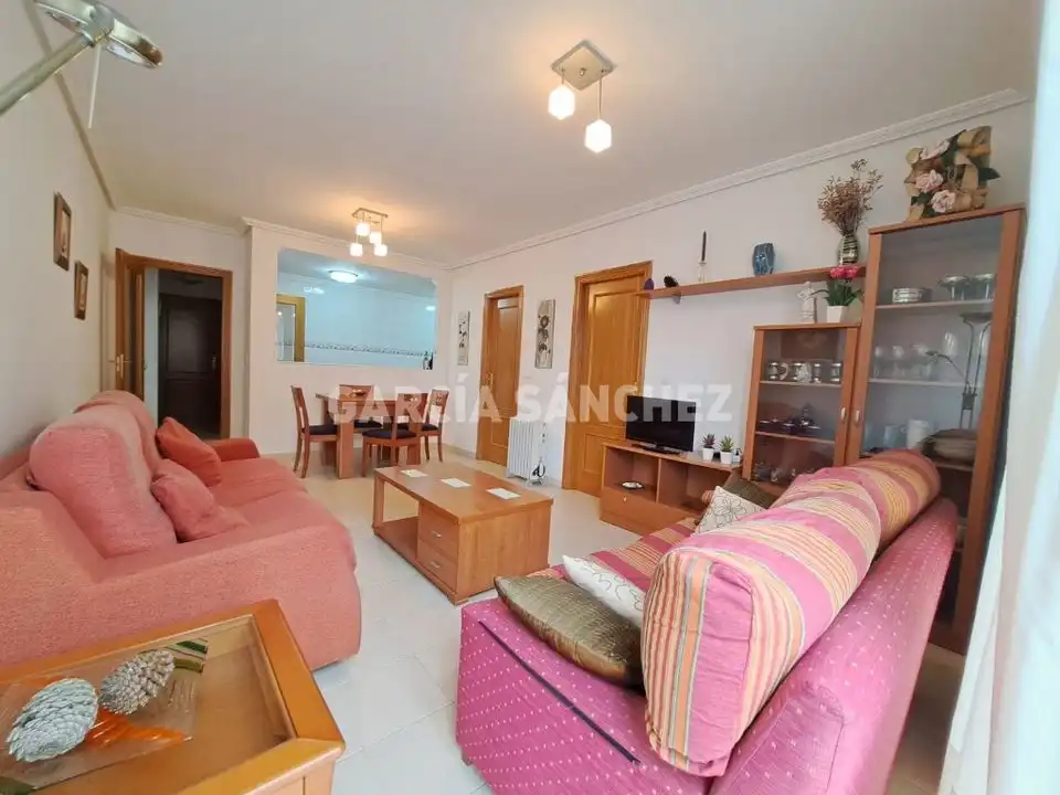 Sala de estar de Apartamento en venta en Boiro con Amueblado, Horno y Lavadora