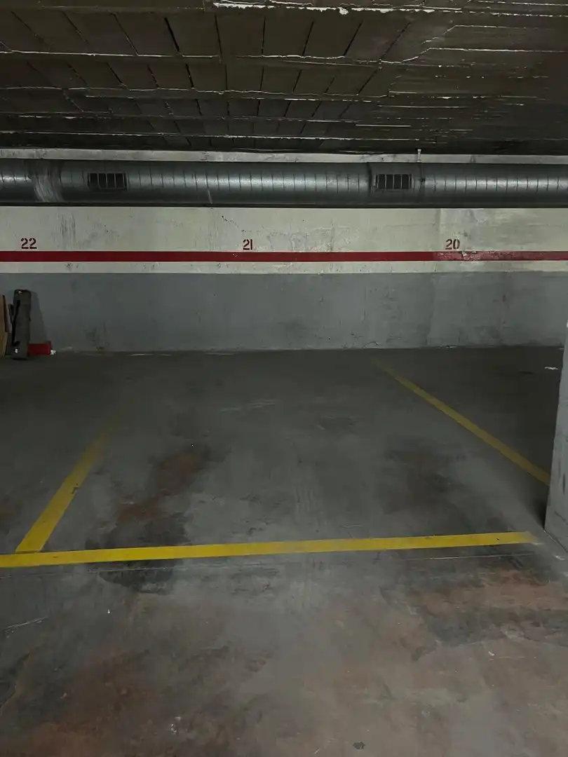 Einzelparkplatz zum Verkauf in Calle AMADEU VIVES 2