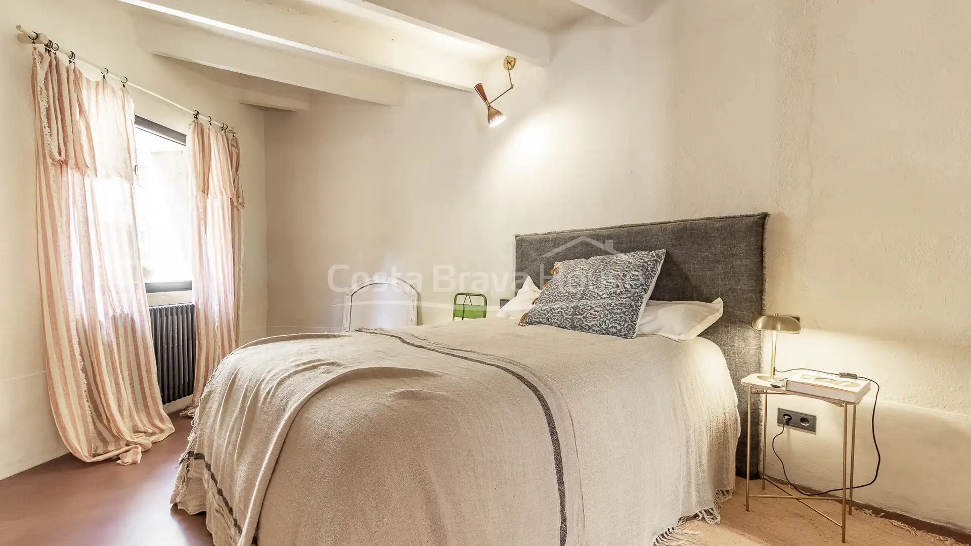 Schlafzimmer von Country house zum Verkauf in Ventalló mit Klimaanlage, Heizung und Privatgarten