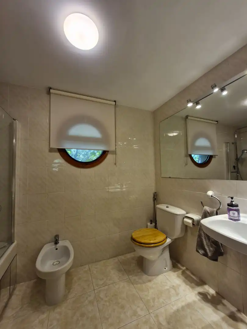 Bathroom of Houses for sale in Almoster  with Air Conditioner, Heating and Storage room