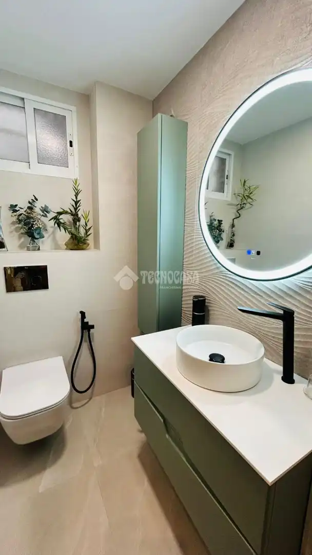 Baño de Piso en venta en Madrid con Aire acondicionado, Calefacción y Jardín privado
