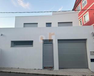 Vista exterior de Finca rústica en venda en Cangas  amb Calefacció i Jardí privat