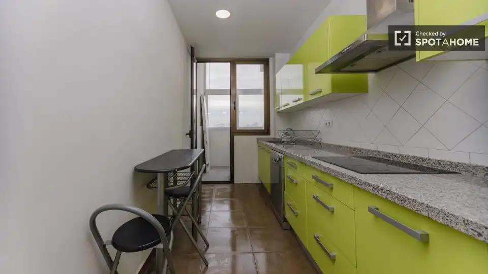 Cocina de Piso de alquiler en Valencia con Aire acondicionado, Calefacción y Amueblado